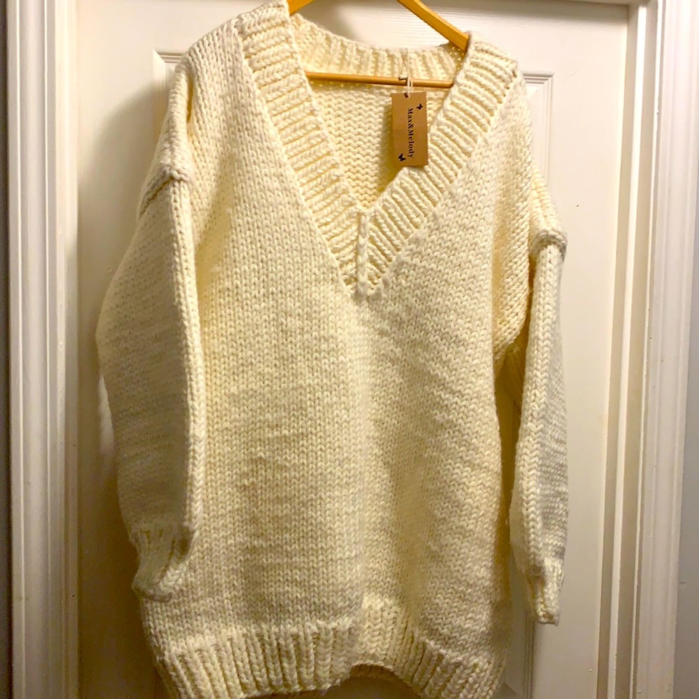 MAX & MELODY hand knit heavy cream sweater-Size XL